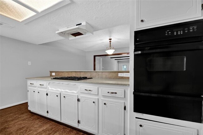 Building Photo - 3022 Birch Creek Dr