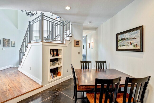 Building Photo - 511 W 22nd St