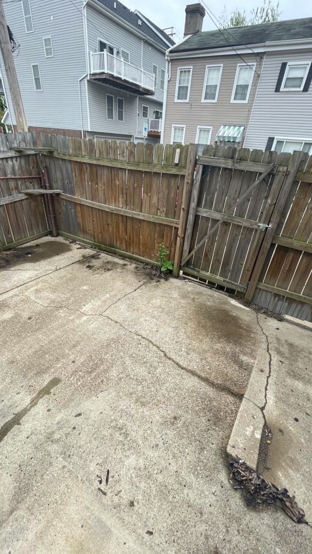 Building Photo - 2 Bedroom House with an office for Rent in South Side!