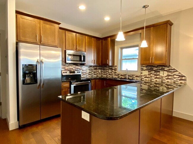 Building Photo - Beautiful Newer Construction in WAVL