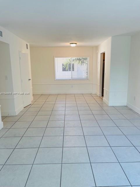 Building Photo - 10001 W Bay Harbor Dr