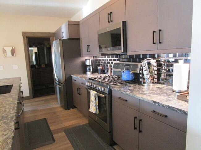 Building Photo - Delightful Monterra 2 Bed 2 Bath Condo wit...