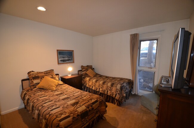 Long Winter Lease! Fully Furnished, on bu... - Long Winter Lease!  Fully Furnished, on bu...