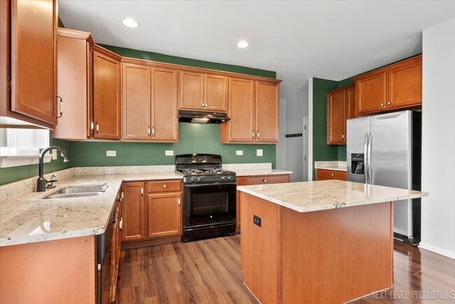 Building Photo - 5734 Oak Ridge Way