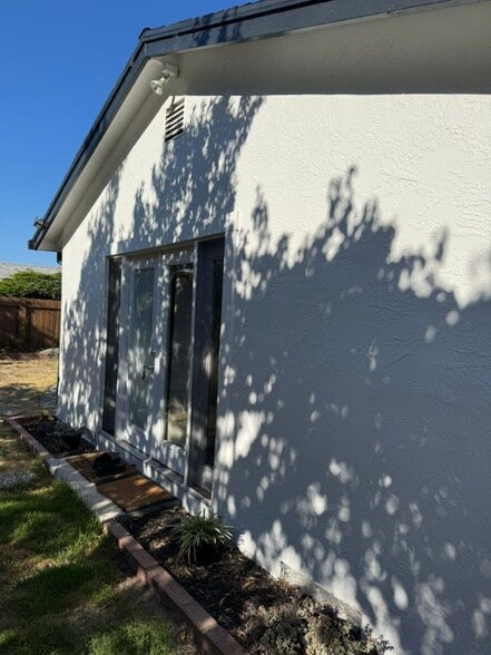 Building Photo - 2088 Cypress Ave