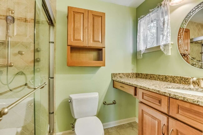 Building Photo - Modern Comfort and Convenience Await