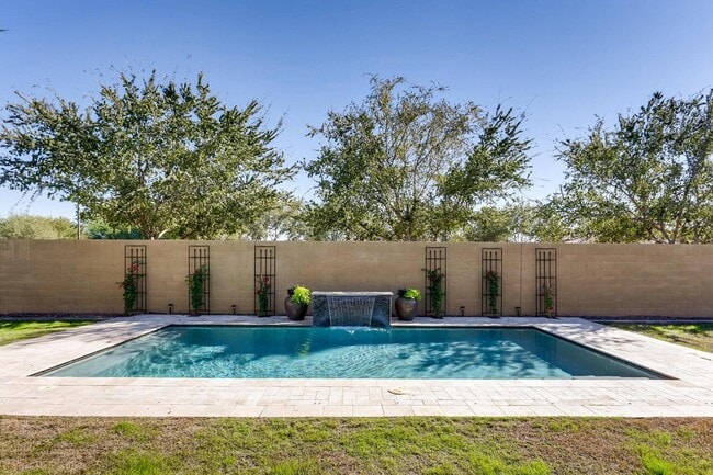 Building Photo - 15865 W Vernon Ave