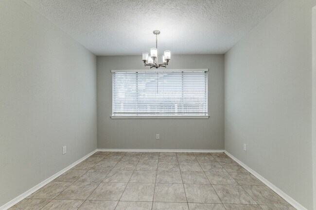 Building Photo - 7218 Ridgeberry Dr