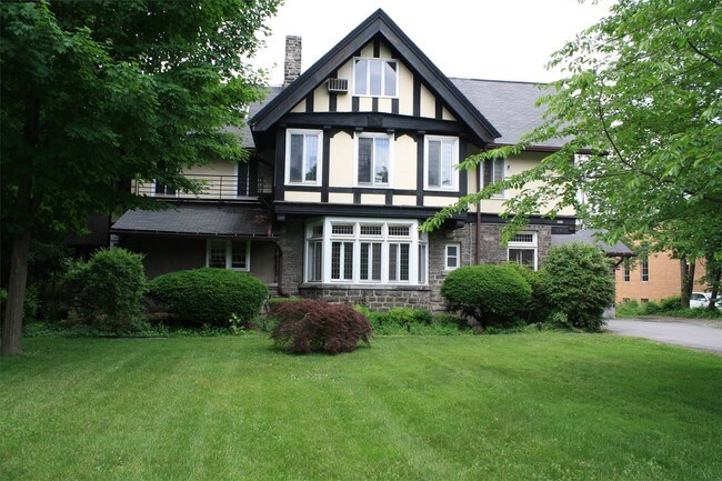 Photo - 950 East Avenue - K