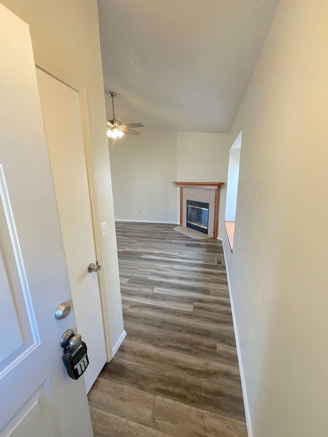 Building Photo - 4 Bedroom Home Available Near Research Pkwy & Scarborough Dr!