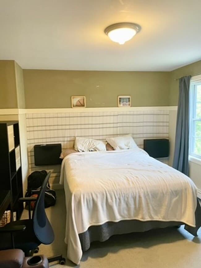 Building Photo - Sublet available now to May. Stunning 5 bedroom Falmouth Home