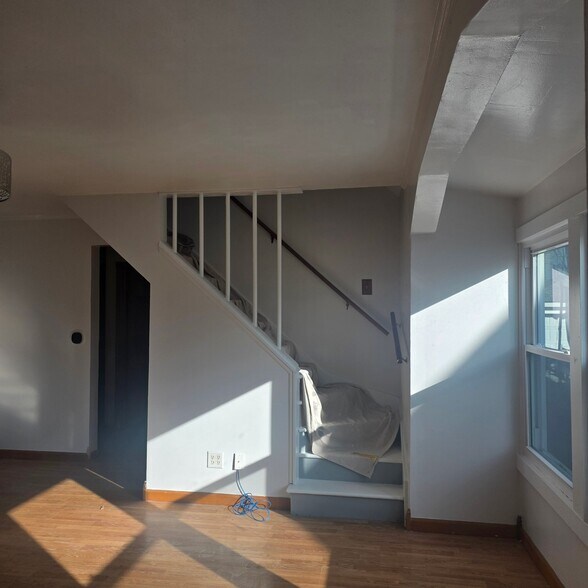 Building Photo - 1531 Walnut Dr