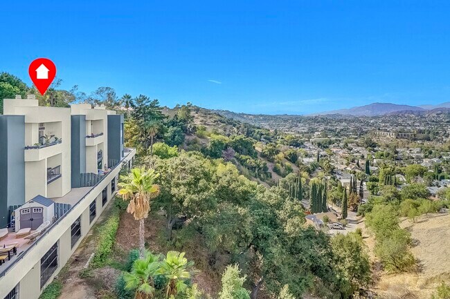 Building Photo - 4295 Vía Arbolada