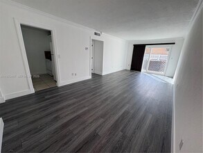 Building Photo - 633 S Royal Poinciana Blvd