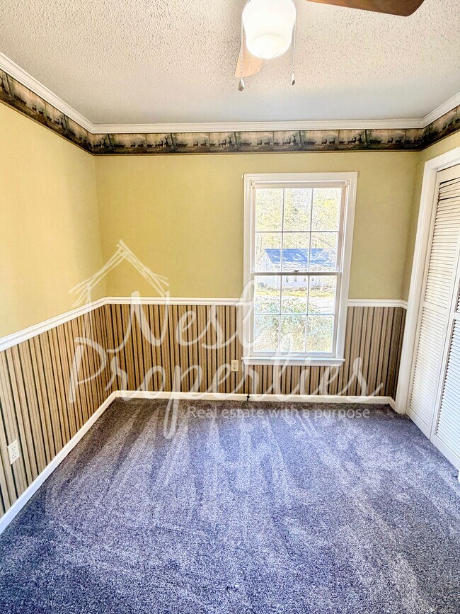 Building Photo - 325 Southampton Dr