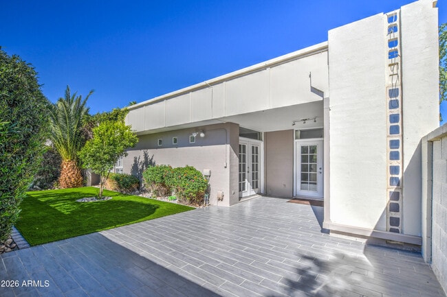 Building Photo - 8647 E Devonshire Ave