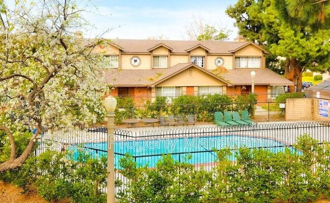 Building Photo - 1887 Montgomery Ave