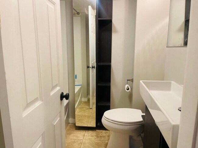 Building Photo - 413 2nd St