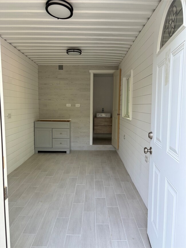 Building Photo - 919 Brooks Ave