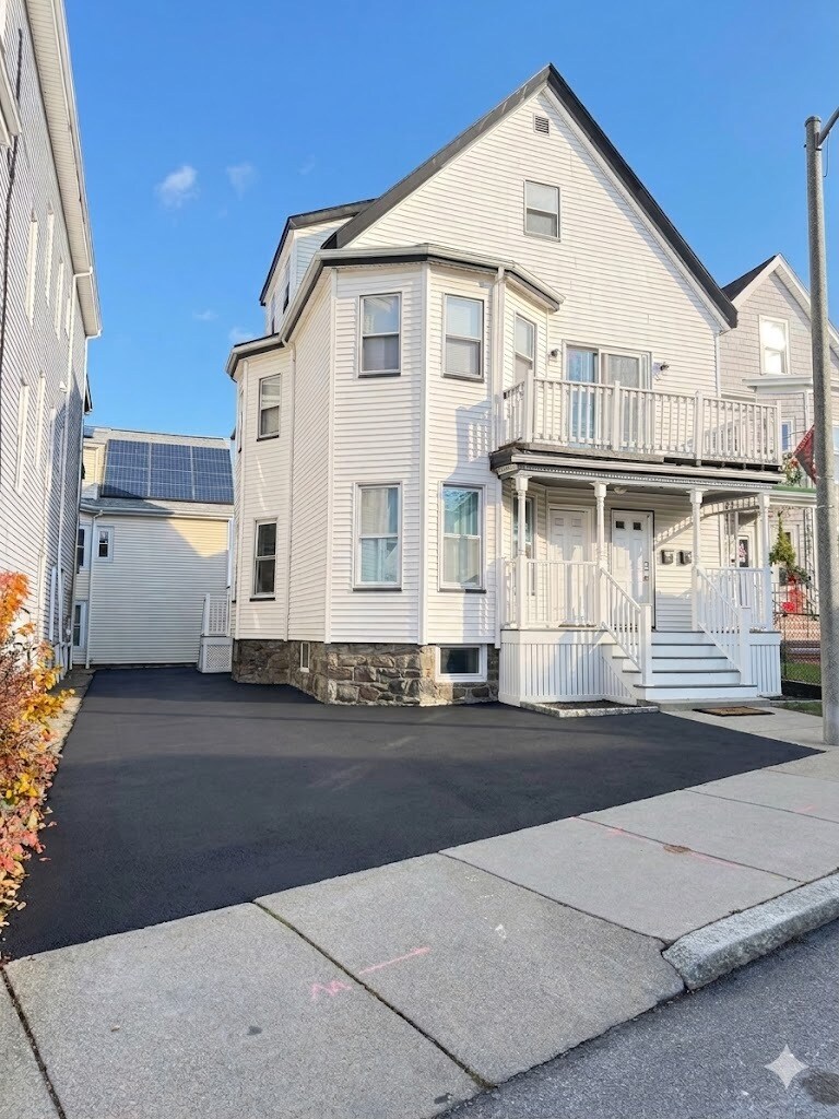 Building Photo - 68 Winchester St