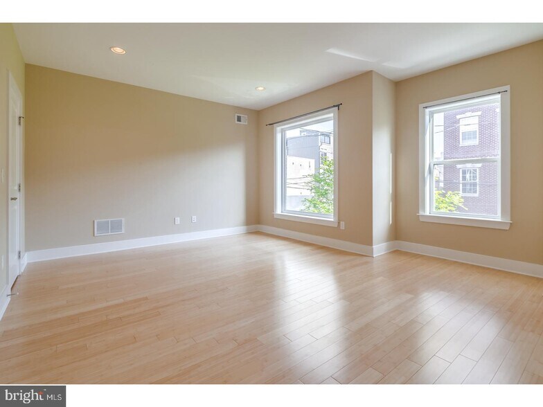 Building Photo - 515 Carpenter St