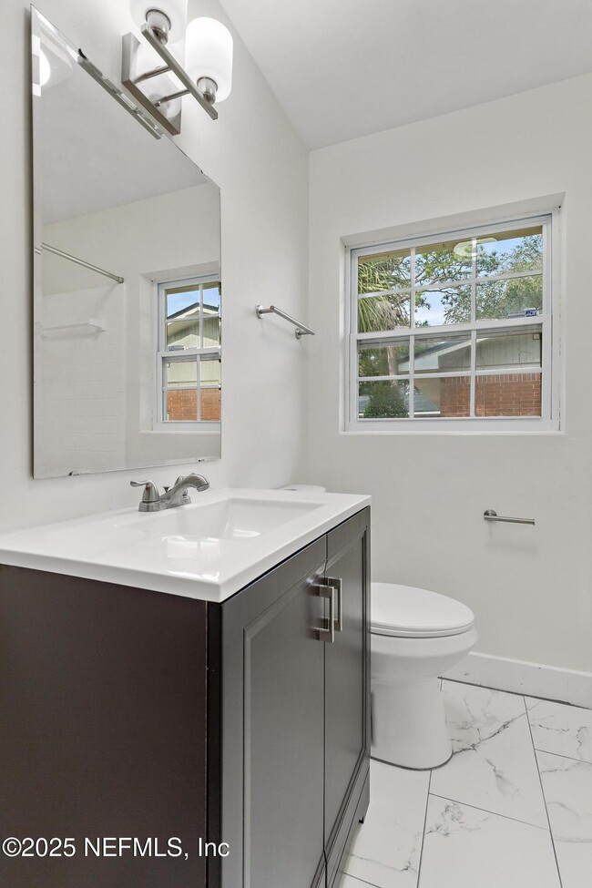 Building Photo - 4103 San Remo Dr