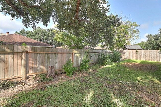 Building Photo - 5530 Tahoe Cir