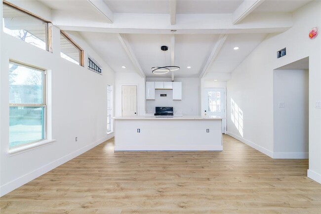 Building Photo - 4102 Sherwood Ln