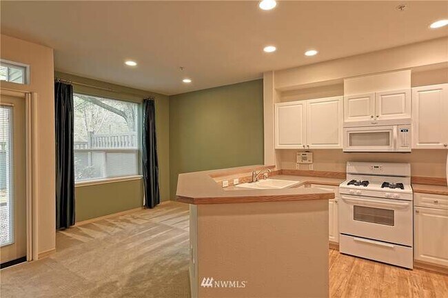 Building Photo - 12530 Admiralty Way