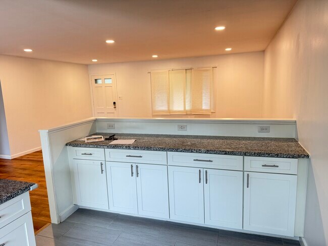 Building Photo - 930 Dorncliff Ln
