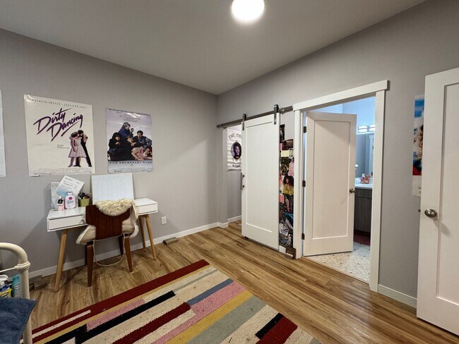 Building Photo - 6 Bed 5 Bath House Newer Updated Near Happy Valley, Fairhaven, WWU