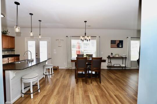 Building Photo - 3260 Matthews Dr