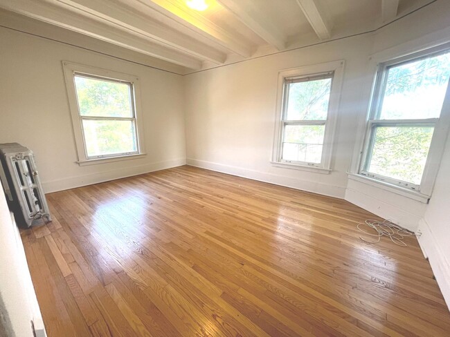 Interior Photo - 2549 Lake
