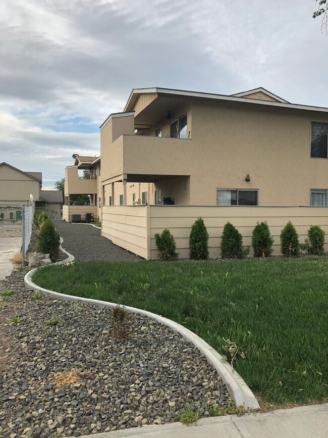 Building Photo - 1806 W 21st Ave