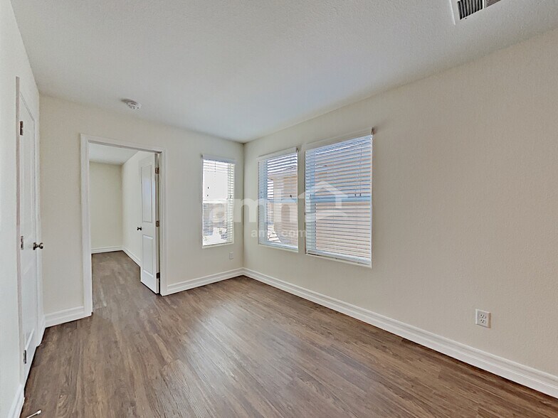 Building Photo - 5873 Petronius St