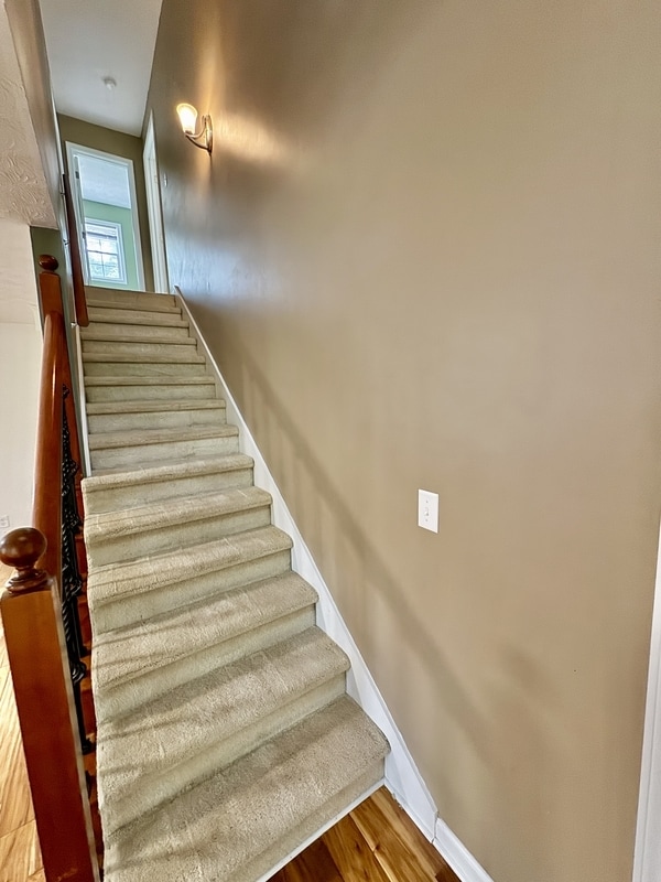 Building Photo - 362 River Point Dr