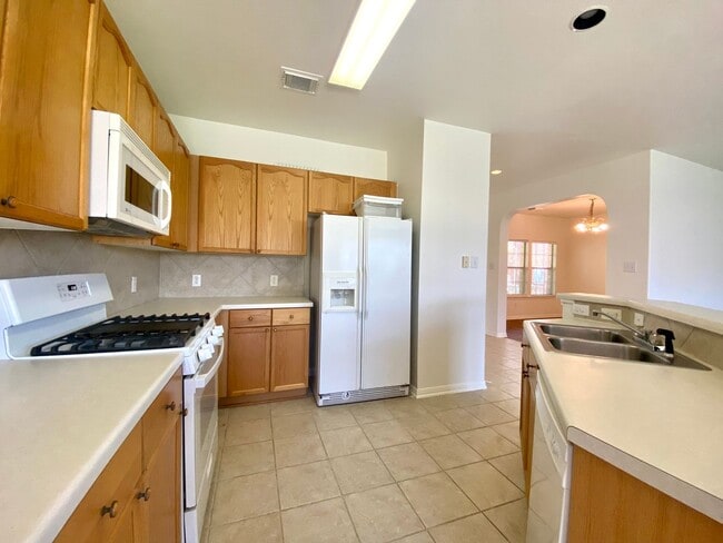 Building Photo - Lovely home in desirable Scofield Farms!