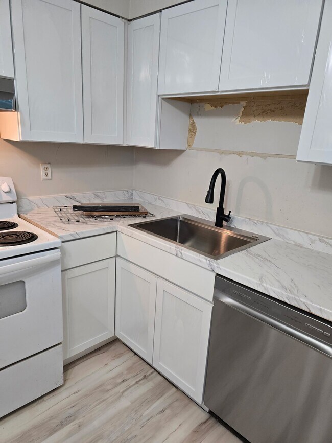 Building Photo - 5819 Medtree Pl