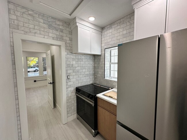 Building Photo - Cozy 1-Bedroom Cottage | All Utilities Included | Pet-Friendly