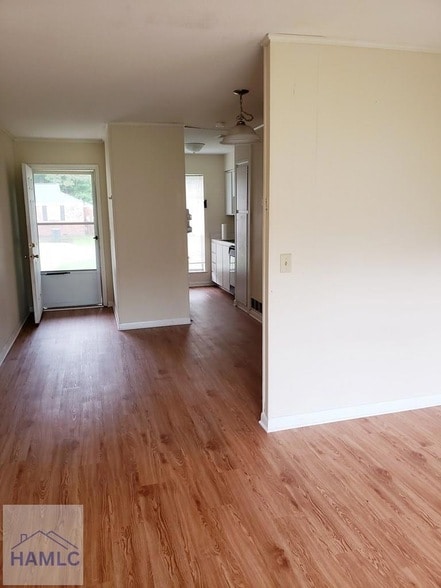 Building Photo - 989 Live Oak Dr