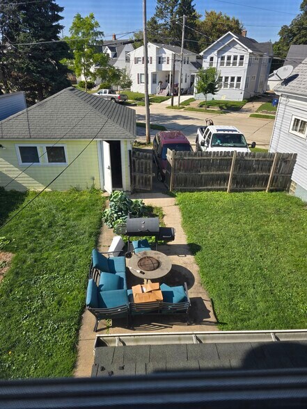 View of private rear yard/firepit/garden) - 2112 Clarence Ave