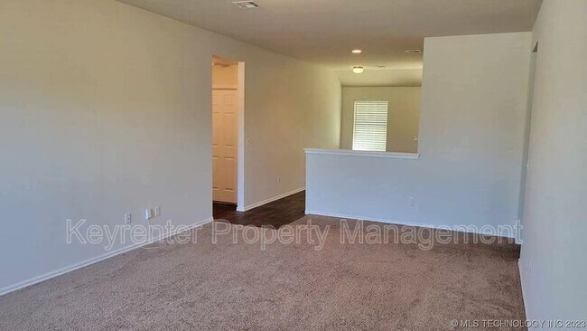 Building Photo - 1209 Ironstone Dr