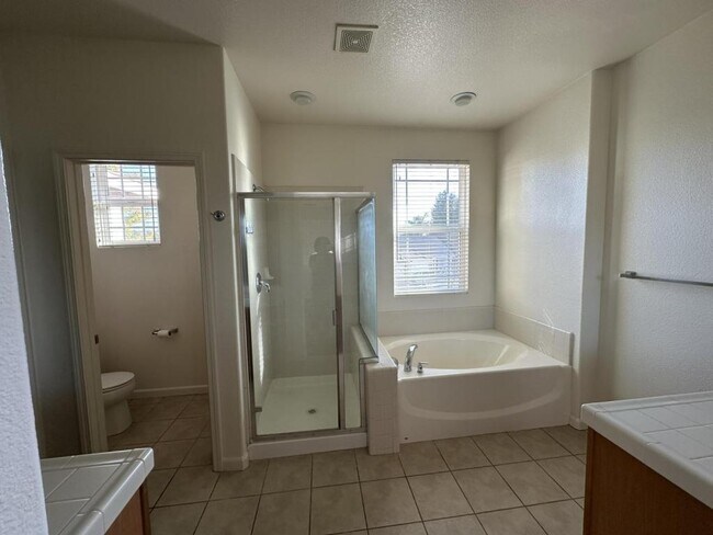 Building Photo - 1539 Figueroa Dr