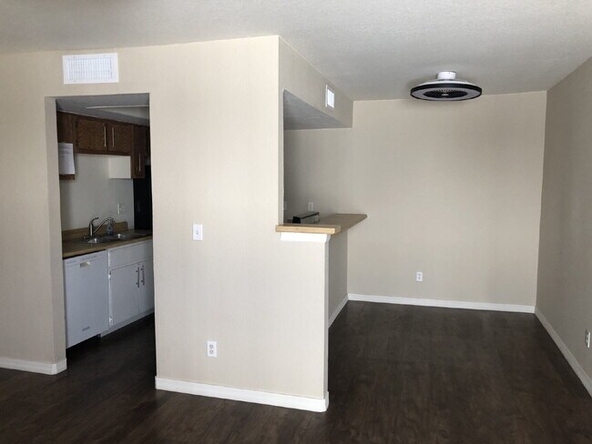 Building Photo - 2nd Floor Condo, all on one level
