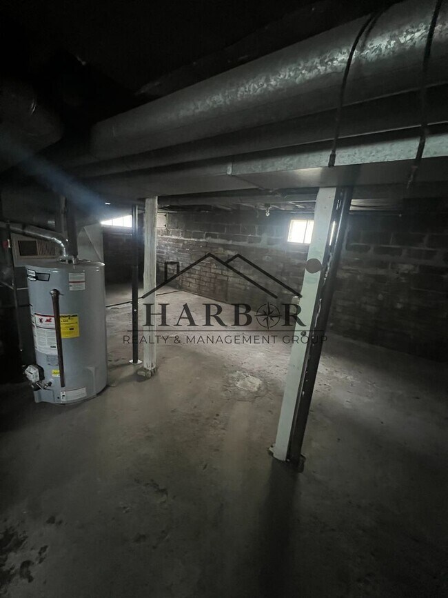 Building Photo - Family-Friendly 3 Bedroom Home with Large ...