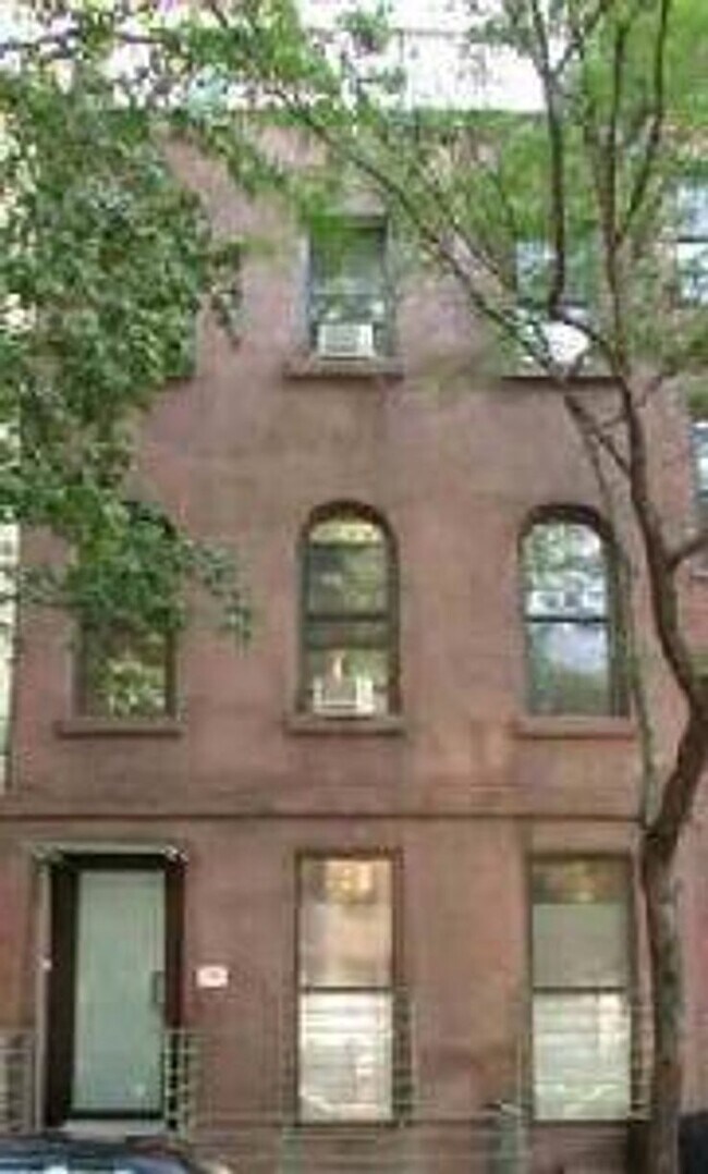 Building Photo - 448 W 25th St