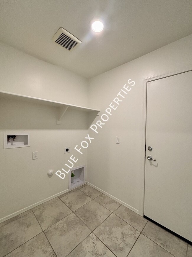 Building Photo - 8823 E Stone Meadow Cir