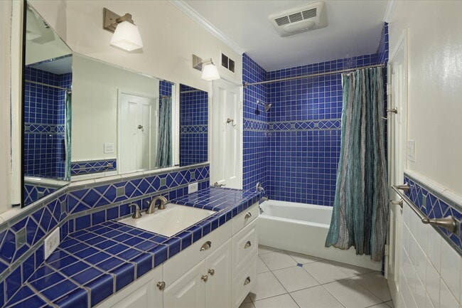 Building Photo - 605 Brightside Ln