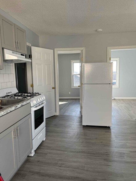 Building Photo - 57 Walnut St