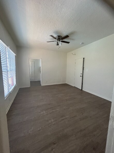 Building Photo - 4367 Oakwood Ave